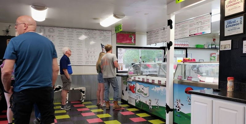 Steeplechase Motel (Steeple-Chase Motel, Spotted Cow) - From Web Listing (newer photo)